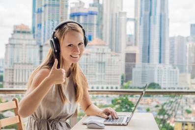 Reduc als cours skype e elarning dobestock 206238343 1